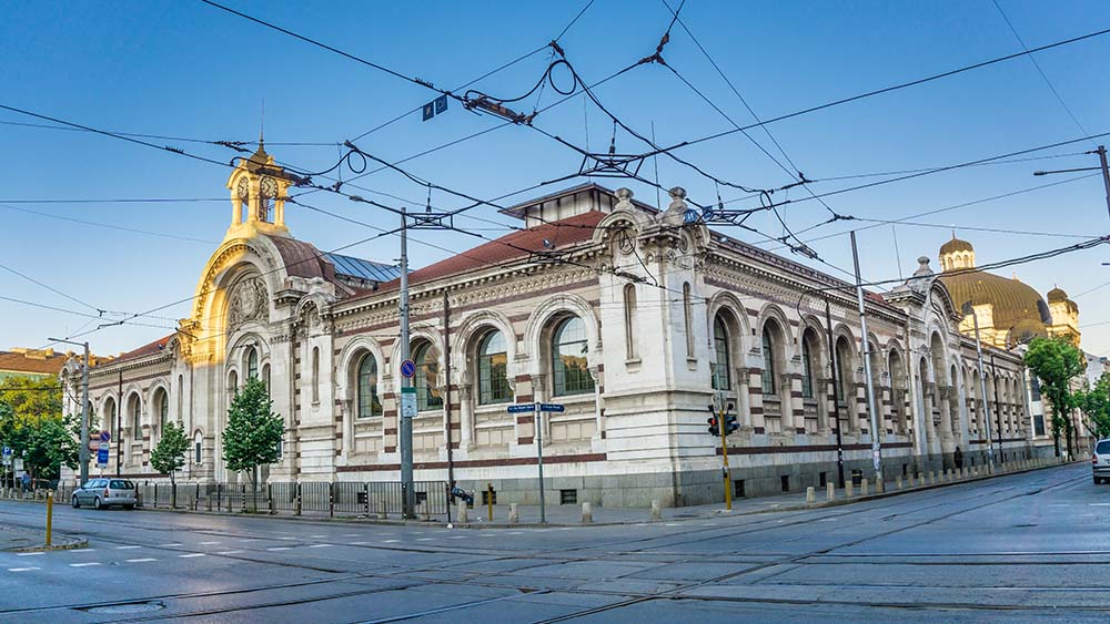 Главный вход в Центральный крытый рынок в Софии