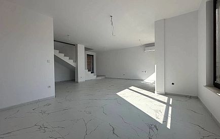 ID 15252 Трехэтажный мезонет в Империум 1 Фото 9