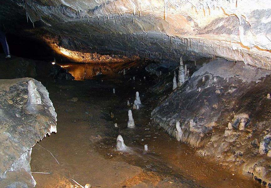Ягодинская пещера: сталагмиты