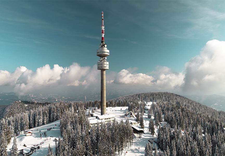 Башня на горе Снежанка, вид издалека